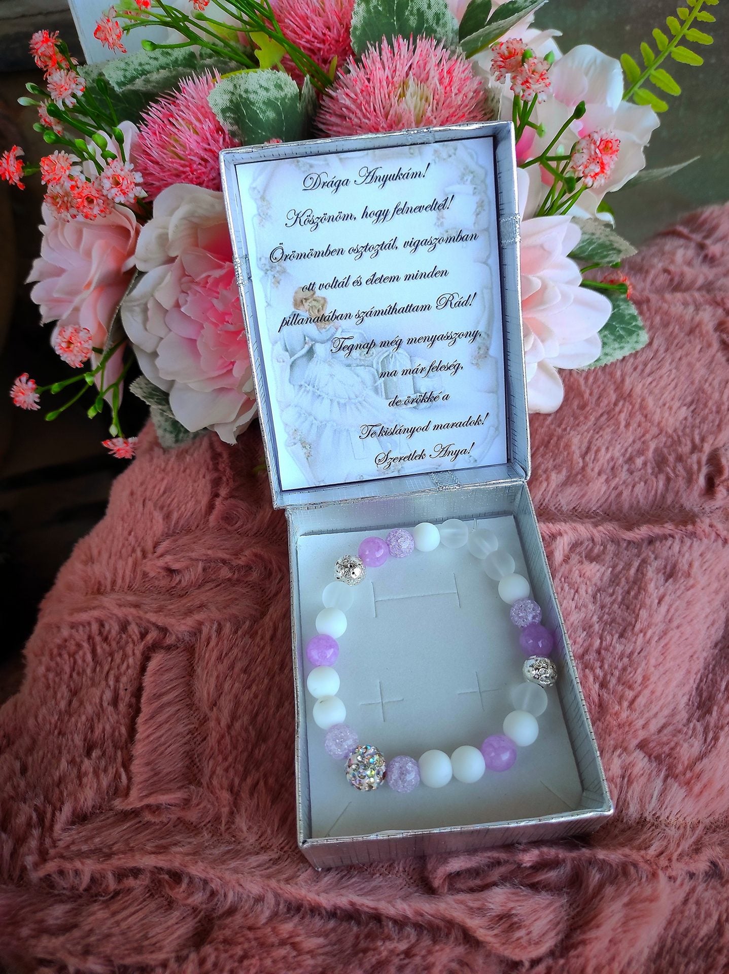 Ajándék szolid lila örömanya karkötő